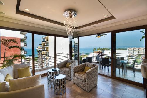 Pinnacle Resorts 220