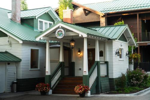 Huff House Inn and Cabins