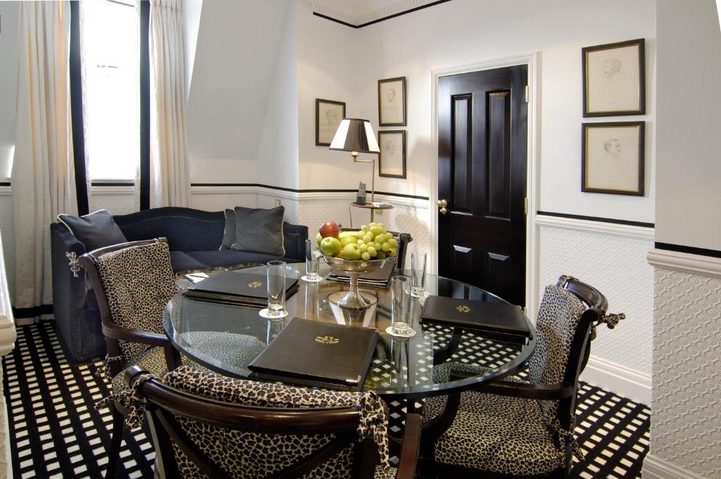 Hotels In London With Fireplace/Heating, Pet Friendly, Bar