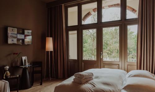 Hotel Blue Inspired by Manna