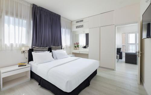 Best Western Regency Suites