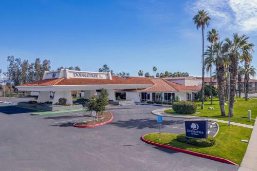 DoubleTree by Hilton Bakersfield