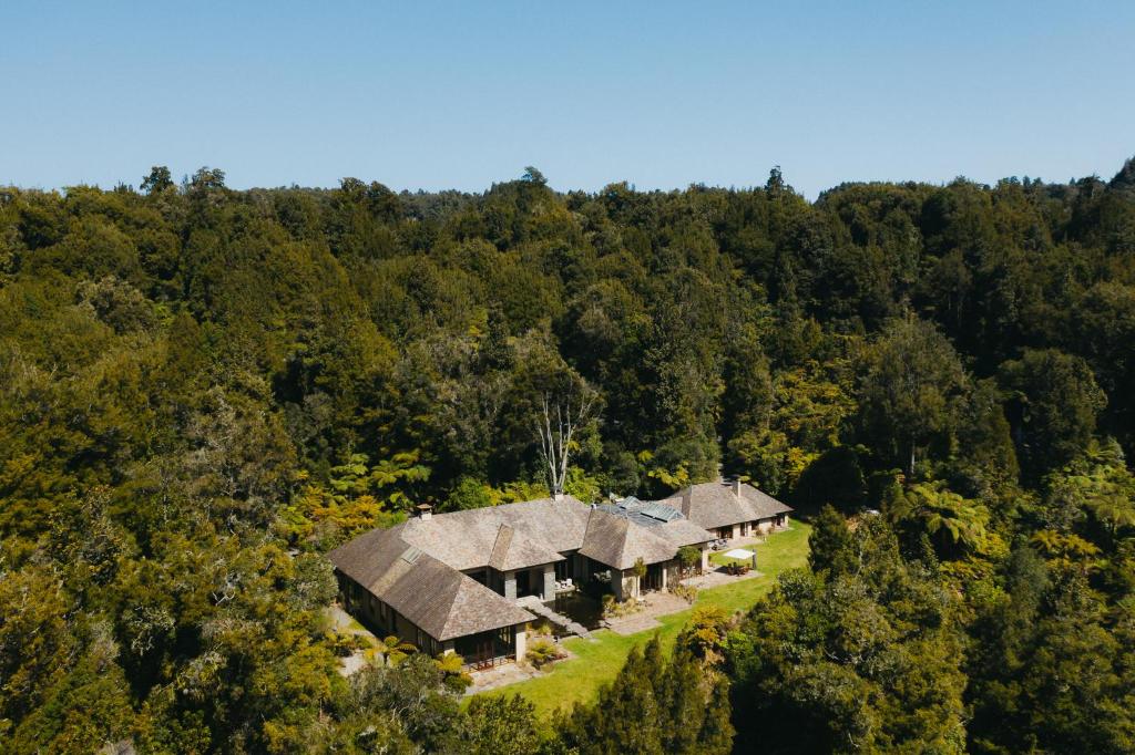 Treetops Lodge & Estate