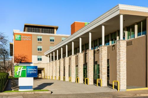 Holiday Inn Express Baltimore At The Stadiums by IHG