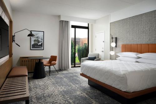 Sheraton Grand Rapids Airport Hotel