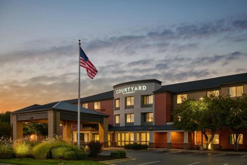 Courtyard by Marriott Kansas City Shawnee