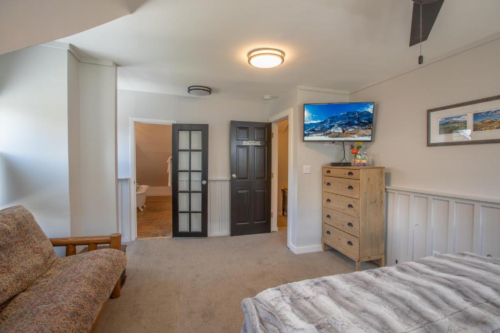 Purple Mountain Bed & Breakfast & Spa