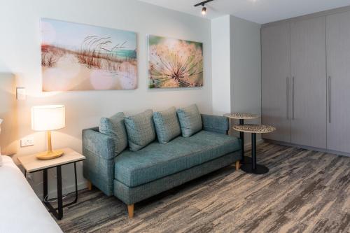 Narrabeen Sands Hotel by Nightelier