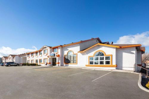 Howard Johnson by Wyndham Williams