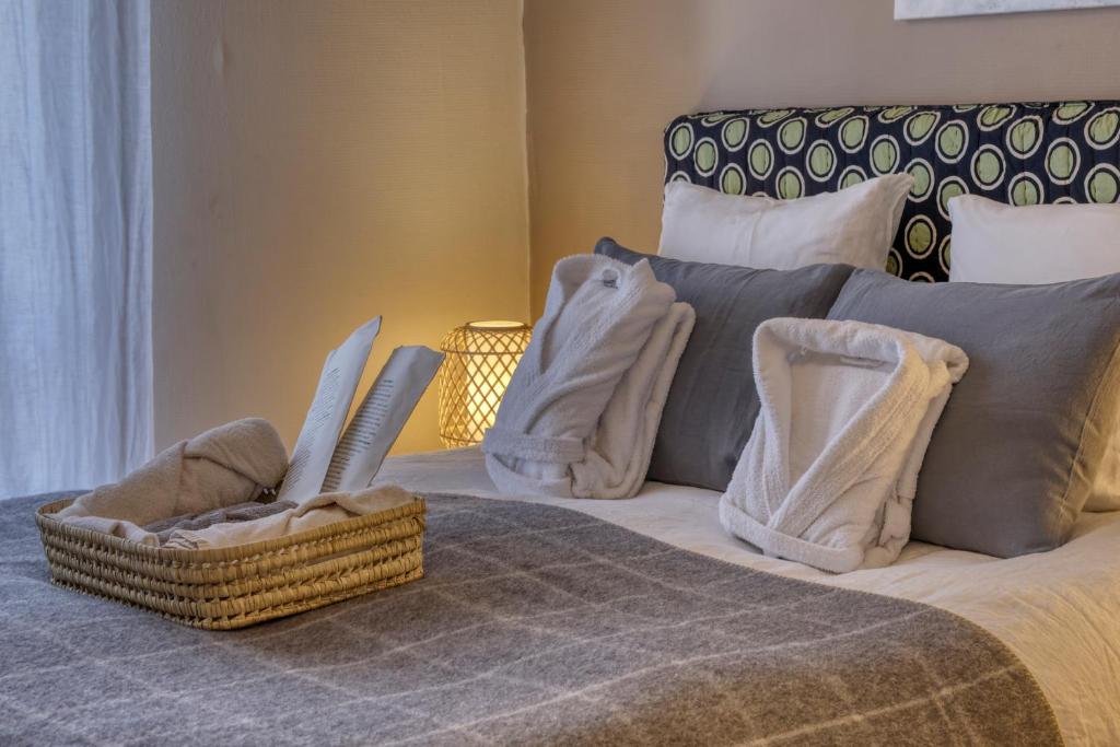 La Féline Blanche Adult Only