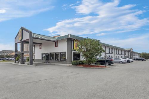 Super 8 by Wyndham Valdosta GA I-75