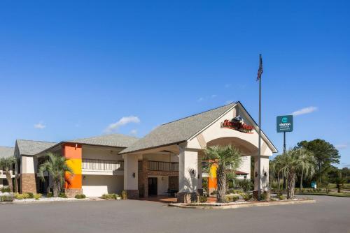 Howard Johnson by Wyndham Savannah GA