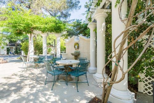 The Bergson, BW Signature Collection