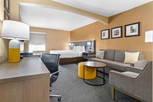 Comfort Inn & Suites Kansas City - Northeast