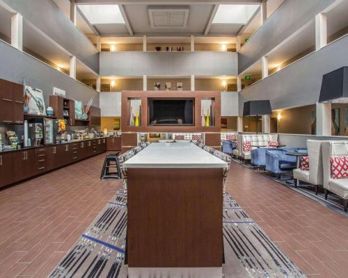 Quality Suites Nashville Airport