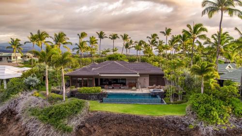 Mauna Lani Luxury Vacation Villas - CoralTree Residence Collection